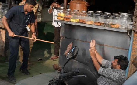 ഉത്തരവാദിത്തം നിർവഹിച്ചവർക്കെതിരായ പ്രതികാര നടപടി  ഗൺമാനുൾപ്പെടെയുള്ളവരുടെ സസ്‌പെൻഷനിൽ യുഡിഎഫ് സർക്കാരിനെതിരെ സി.പി.ഐ.എം
