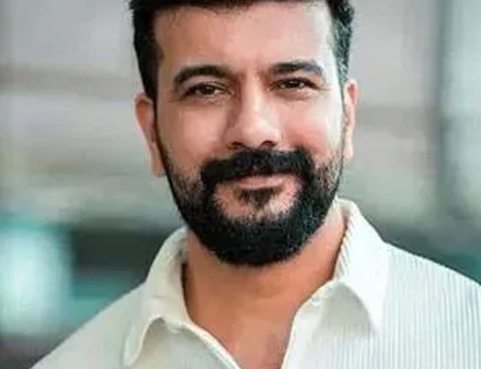 കലയോട് വിട; ഇനി പൂർണ്ണസമയ രാഷ്ട്രീയക്കാരൻ: പാലക്കാടിനായി അരങ്ങ് ഒഴിഞ്ഞു രമേഷ് പിഷാരടി