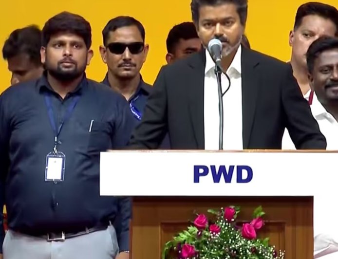 തമിഴ്നാടിന്റെ നായകനായി വിജയ്; പുത്തൻ മന്ത്രിസഭ അധികാരമേറ്റു