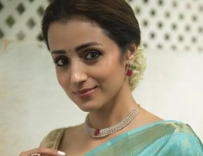 വിജയ്‌യുടെ സത്യപ്രതിജ്ഞാ ചടങ്ങിലെ സാന്നിധ്യം; വിമർശനങ്ങൾക്ക് പരോക്ഷ മറുപടിയുമായി നടി തൃഷ