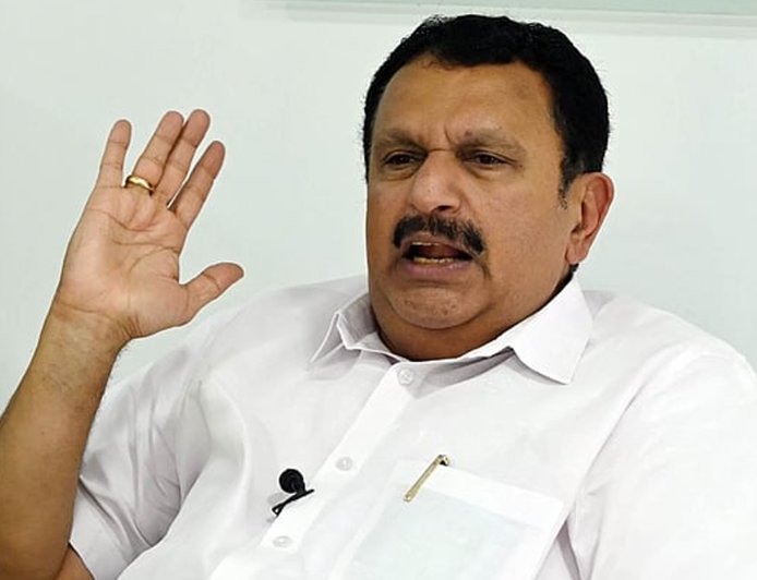 'ആരോഗ്യം' പോയി, 'വൈദ്യുതി' വേണ്ടേവേണ്ട! സതീശൻ മന്ത്രിസഭയ്ക്ക് തലവേദനയായി മുരളീധരൻ; സത്യപ്രതിജ്ഞയ്ക്ക് മുൻപ് നാടകീയ നീക്കങ്ങൾ