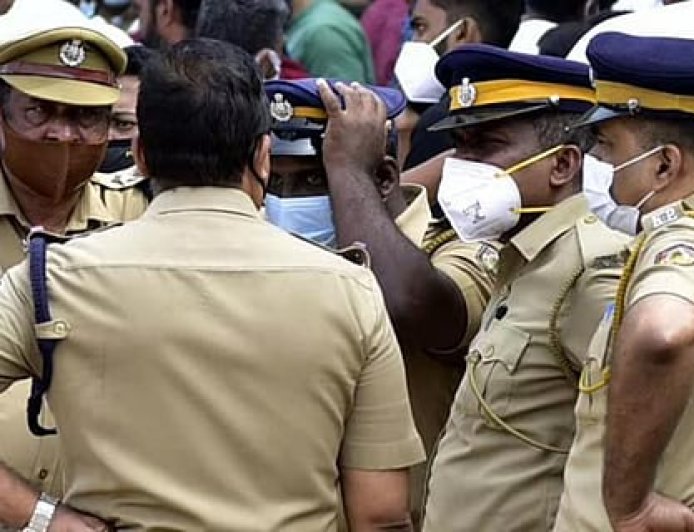 പാരിയത്തുകാവ് പട്ടികജാതി കോളനിയിൽ സംഘർഷാവസ്ഥ; അധികൃതരുടെ കുടിയൊഴിപ്പിക്കൽ നടപടി നാട്ടുകാർ തടഞ്ഞു; സ്ത്രീകളും കുട്ടികളും ഉൾപ്പെടെ പ്രതിഷേധത്തിൽ