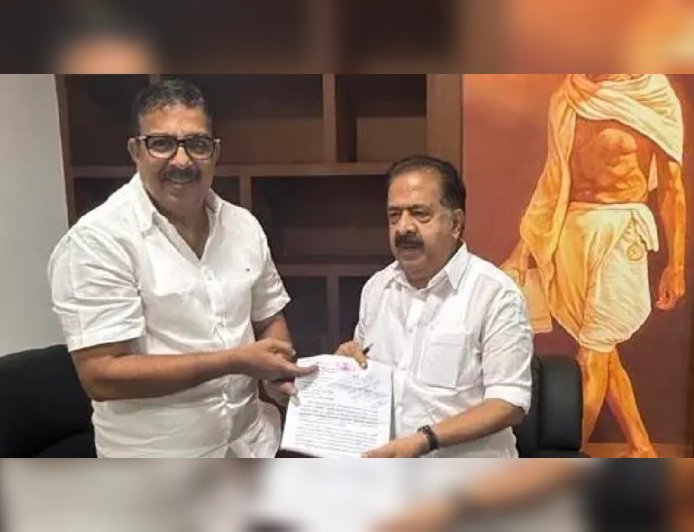 ​കാഫിർ സ്ക്രീൻഷോട്ട് വിവാദം: പ്രതികളെ രക്ഷിക്കാൻ നീക്കം? ആഭ്യന്തര മന്ത്രിക്ക് കത്തുമായി പാറക്കൽ അബ്ദുള്ള!