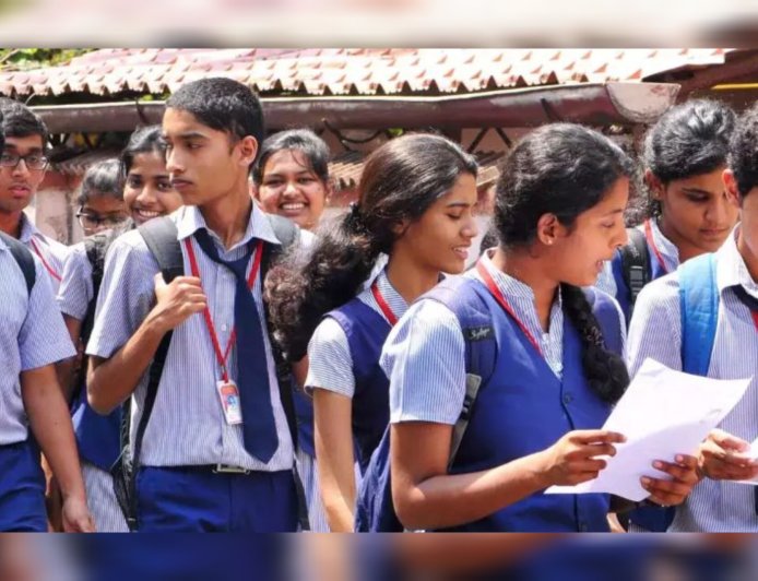 പ്ലസ് ടു ഫലം പുറത്ത്! വിജയം 77.97%; എപ്ലസിൽ തിളങ്ങി വിദ്യാർത്ഥികൾ