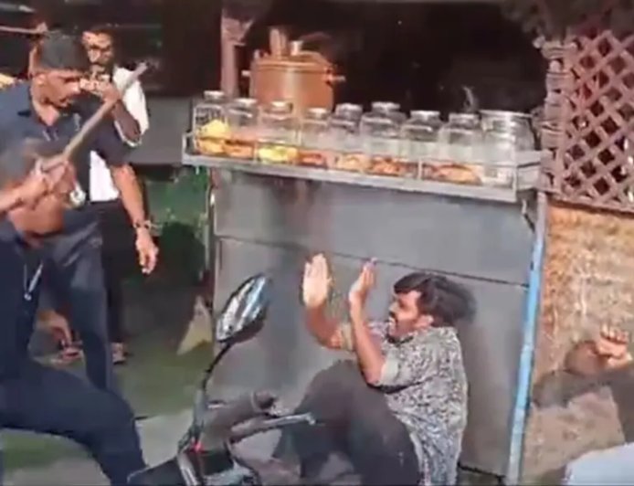 കരിങ്കൊടി പ്രതിഷേധക്കേസിൽ തിരിച്ചടി! മുഖ്യമന്ത്രിയുടെ ഗൺമാന്മാരുടെ മുൻകൂർ ജാമ്യാപേക്ഷ കോടതി തള്ളി