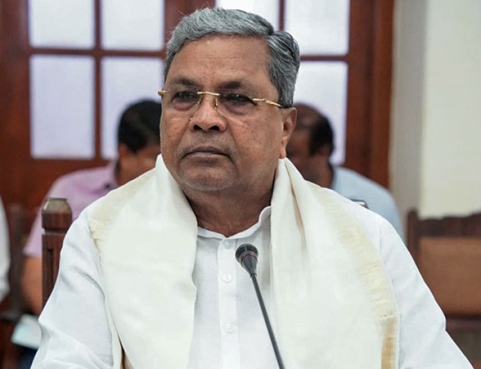 കർണാടകത്തിൽ രാഷ്ട്രീയ മാറ്റം: സിദ്ധരാമയ്യ മുഖ്യമന്ത്രി പദവി ഒഴിഞ്ഞേക്കും; ഇന്ന് മന്ത്രിമാർക്ക് പ്രാതൽ വിരുന്ന്