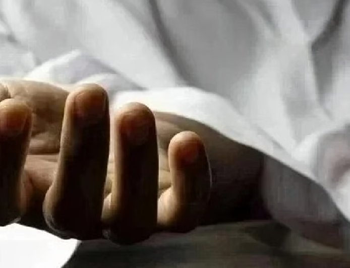 തമിഴ്‌നാട്ടിൽ ക്രൂരമായ ആൾക്കൂട്ടക്കൊലപാതകം റിപ്പോർട്ട് ചെയ്തു. ബന്ധുവായ സ്ത്രീയോട് അപമര്യാദയായി പെരുമാറിയെന്ന സംശയത്തെത്തുടർന്ന് യുവാവിനെ ജനക്കൂട്ടം തല്ലിക്കൊല്ലുകയായിരുന്നു