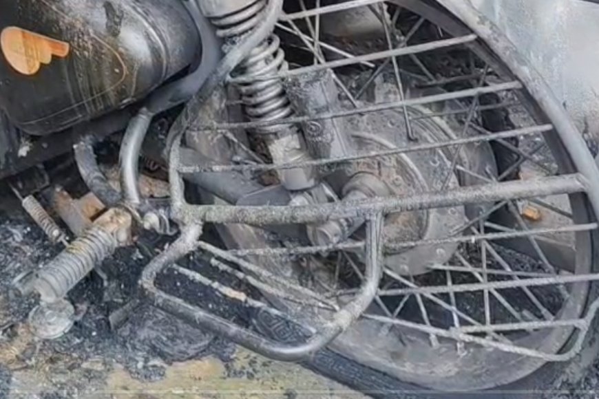അഞ്ചലിൽ പൊലീസുകാരന്റെ ബൈക്ക് കത്തിച്ചു; വീടിന് നേരെ കരിഓയിൽ പ്രയോഗവും ഭീഷണിക്കത്തും