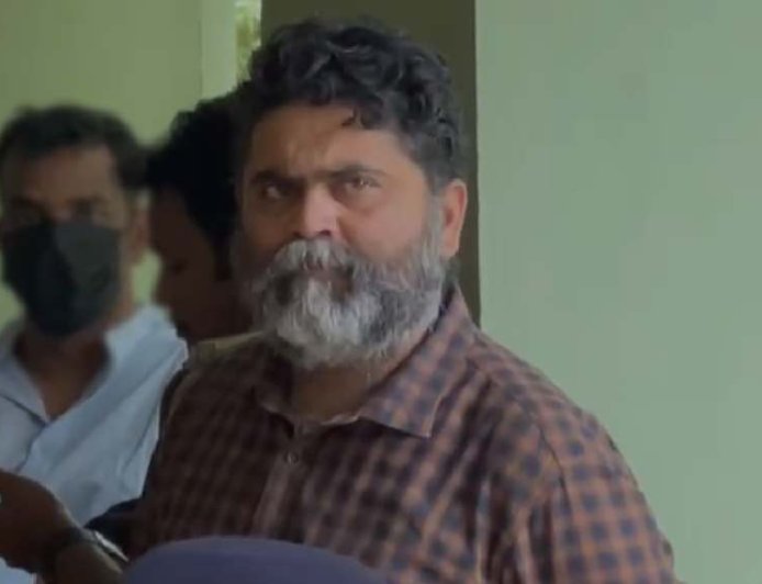 ലൈംഗിക പീഡനക്കേസ്; പ്രശോഭ് വത്സനെ കസ്റ്റഡിയില്‍ വിട്ട് കോടതി