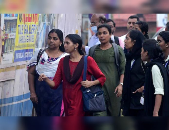 തിങ്കളാഴ്ച മുതൽ കേരളത്തിലും; കർണാടകയിലെ ‘ശക്തി’ പോലെ സ്ത്രീജീവിതത്തിൽ മാറ്റമുണ്ടാക്കുമോ സൗജന്യ ബസ് യാത്രാ പദ്ധതി?