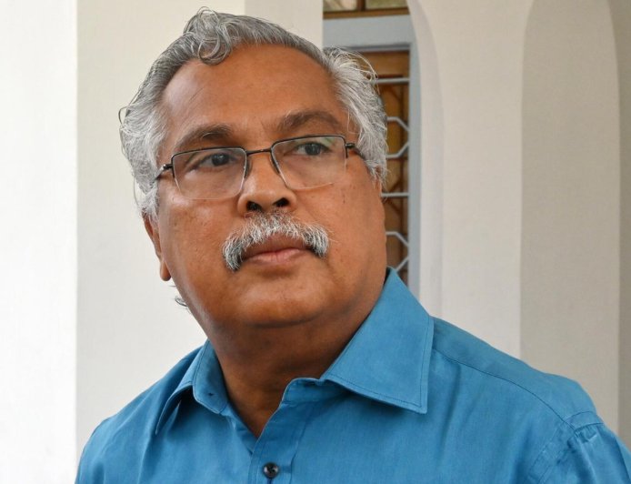 'അവതാരങ്ങൾ' എന്ന പരാമർശം പിണറിക്കെതിരല്ല; ആരെല്ലാം ആ തൊപ്പി ചേരുന്നുവോ അവർ അണിയട്ടെ: വിശദീകരണവുമായി ബിനോയ് വിശ്വം