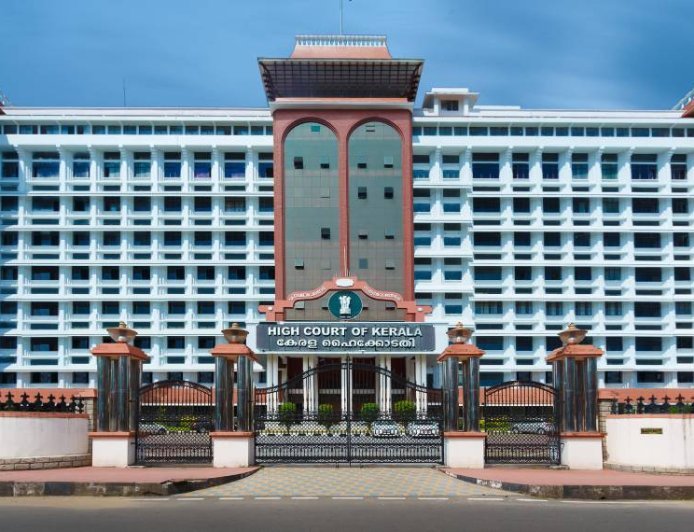 തെരുവുനായ ആക്രമണം; നഷ്ടപരിഹാരം നൽകാൻ തദ്ദേശസ്ഥാപനങ്ങൾക്ക് ബാധ്യതയെന്ന് ഹൈക്കോടതി
