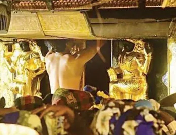 ശബരിമല സ്വർണക്കൊള്ള കേസ്; ശ്രീകോവിലിലെ പ്രഭാമണ്ഡലവും കട്ടിളപ്പാളിയും ഇളക്കി തൂക്കമെടുത്തു