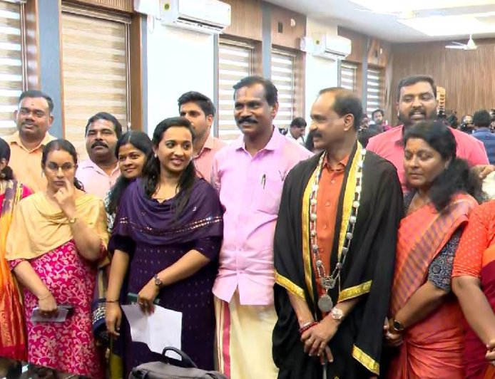 ഹൈക്കോടതി റദ്ദാക്കിയ സത്യപ്രതിജ്ഞ വീണ്ടും; തിരുവനന്തപുരം കോർപ്പറേഷനിലെ 19 ബിജെപി കൗൺസിലർമാർ ചുമതലയേറ്റു