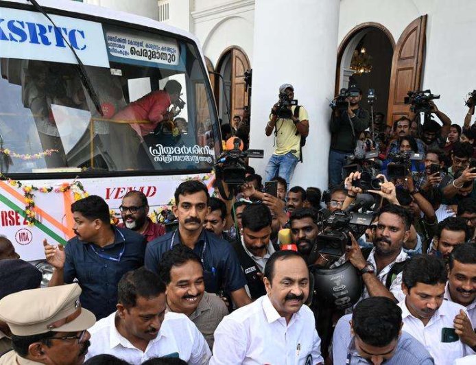 സൗജന്യ ബസ് യാത്ര വെറുമൊരു 'സൗജന്യമല്ല'; സ്ത്രീകളുടെ സാമ്പത്തിക ശാക്തീകരണത്തിനുള്ള സുവർണ്ണാവസരം