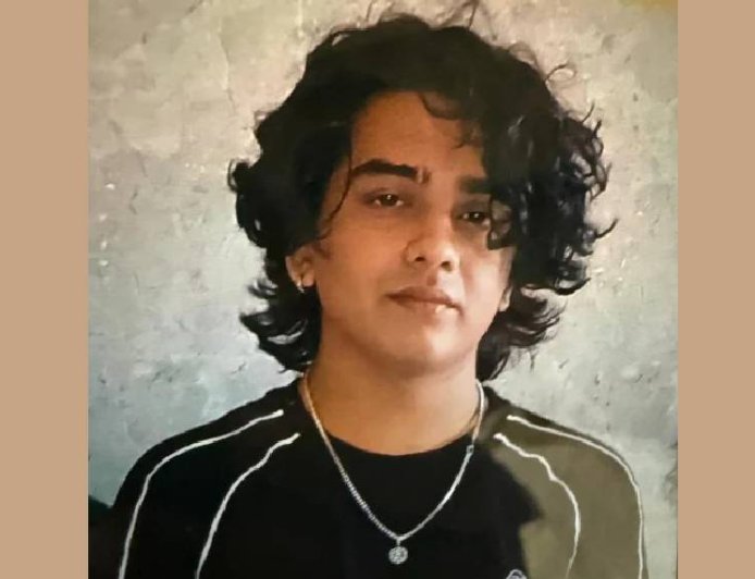 മുംബൈയിൽ ഓടിക്കൊണ്ടിരുന്ന ട്രെയിനിൽ ക്രൂരത; വാതിൽ അടയ്ക്കുന്നതിനെച്ചൊല്ലിയുള്ള തർക്കത്തിനിടെ യുവാവിനെ കുത്തിക്കൊന്നു