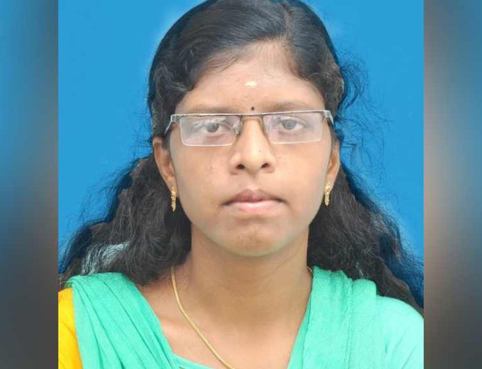 ക്ഷേത്രദർശനത്തിനിടെ ദുരന്തം; കുരങ്ങുകൾ കൂട്ടത്തോടെ വന്നപ്പോൾ ഭയന്നോടിയ നവവധു മലമുകളിൽ നിന്ന് വീണ് മരിച്ചു