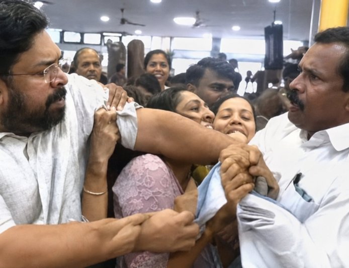 തിരുവനന്തപുരം കോർപ്പറേഷൻ സംഘർഷം; വനിതാ കമ്മീഷനെ സമീപിച്ച് യു.ഡി.എഫ് കൗൺസിലർമാർ