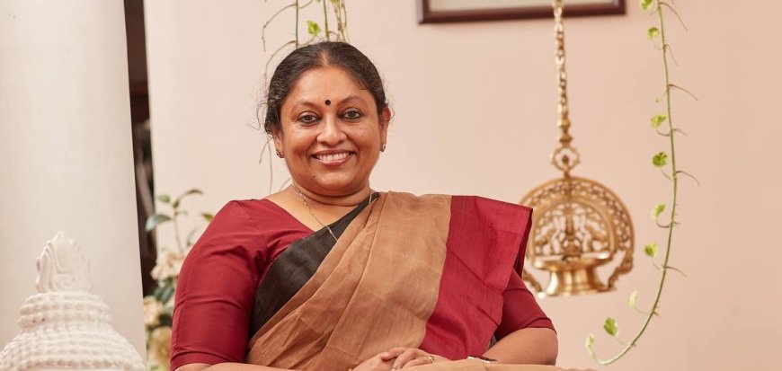 എറിഞ്ഞ കല്ലുകള്‍ തന്നെയാണ് എന്റെ അടിത്തറ’; വിവാദങ്ങള്‍ക്കിടെ പ്രതികരണവുമായി കെ.ആര്‍. മീര