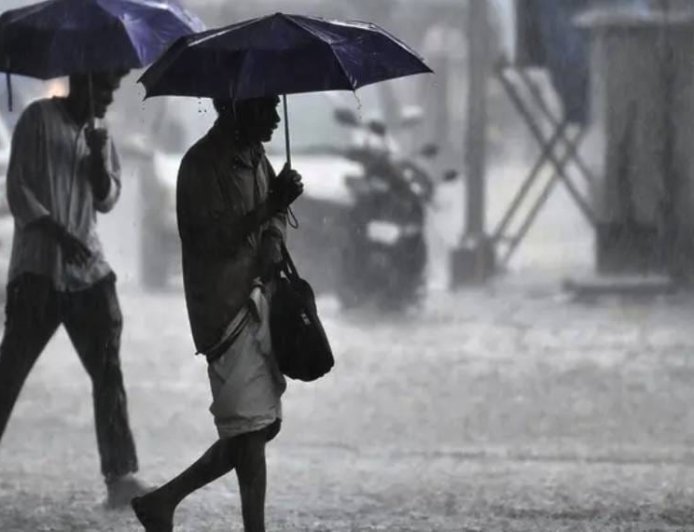 സംസ്ഥാനത്ത് ഇന്നും ശക്തമായ മഴ; അഞ്ച് ജില്ലകളില്‍ യെല്ലോ അലര്‍ട്ട്, കടലില്‍ പോകരുതെന്ന് മുന്നറിയിപ്പ്