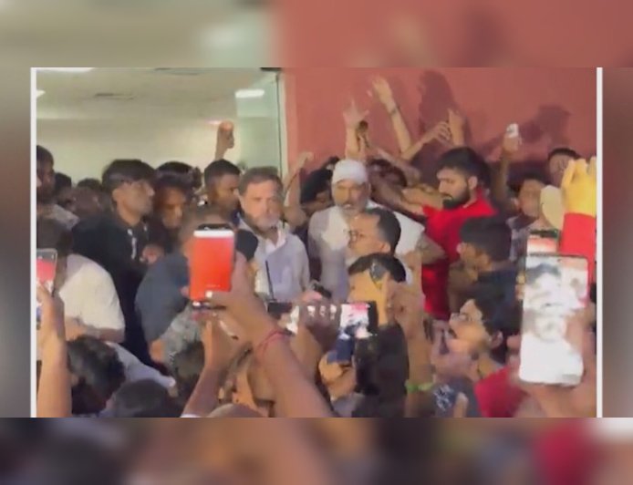 പ്രധാനമന്ത്രിയുടെ വസതിക്ക് മുന്നിലെ പ്രതിഷേധം: രാഹുൽ ഗാന്ധിയെയും പ്രിയങ്ക ഗാന്ധിയെയും ഡൽഹി പൊലീസ് വിട്ടയച്ചു