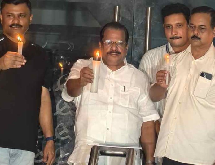 കേരളത്തിൽ 'അരണ്ട സര്‍ക്കാര്‍' ഭാരമായി മാറി: ഇ.പി. ജയരാജൻ; പവർകട്ടിനെതിരെ എകെജി സെന്ററിൽ മെഴുകുതിരി പ്രതിഷേധം