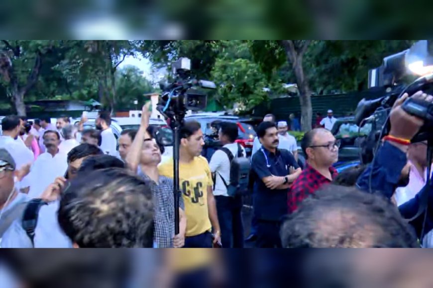 ഡൽഹിയിൽ പ്രതിപക്ഷത്തിന്റെ മിന്നൽ പ്രതിഷേധം; മാർച്ച് ഗാന്ധി സ്മൃതിയിലെത്തി