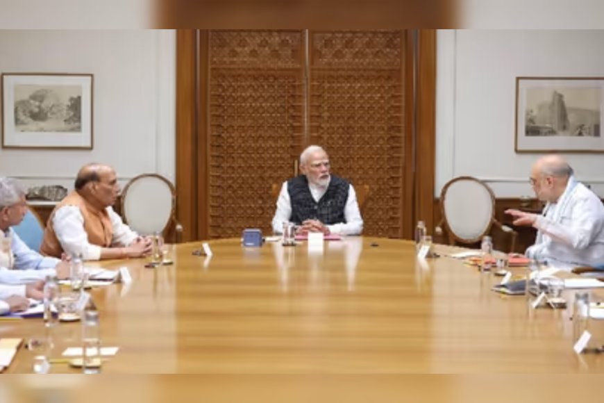 പശ്ചിമേഷ്യൻ സംഘർഷം: സ്ഥിതിഗതികൾ വിലയിരുത്തി കേന്ദ്രം; നാവികരുടെയും പ്രവാസികളുടെയും സുരക്ഷയ്ക്ക് പ്രത്യേക നിർദേശം