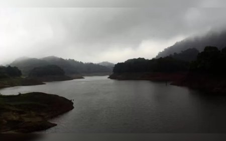 കക്കയം ഡാമിന്റെ ഷട്ടറുകൾ തുറന്നു; കുറ്റ്യാടി പുഴ തീരത്ത് ജാഗ്രത, കോഴിക്കോട് വെള്ളപ്പൊക്കത്തിൽ വ്യാപക നാശനഷ്ടം