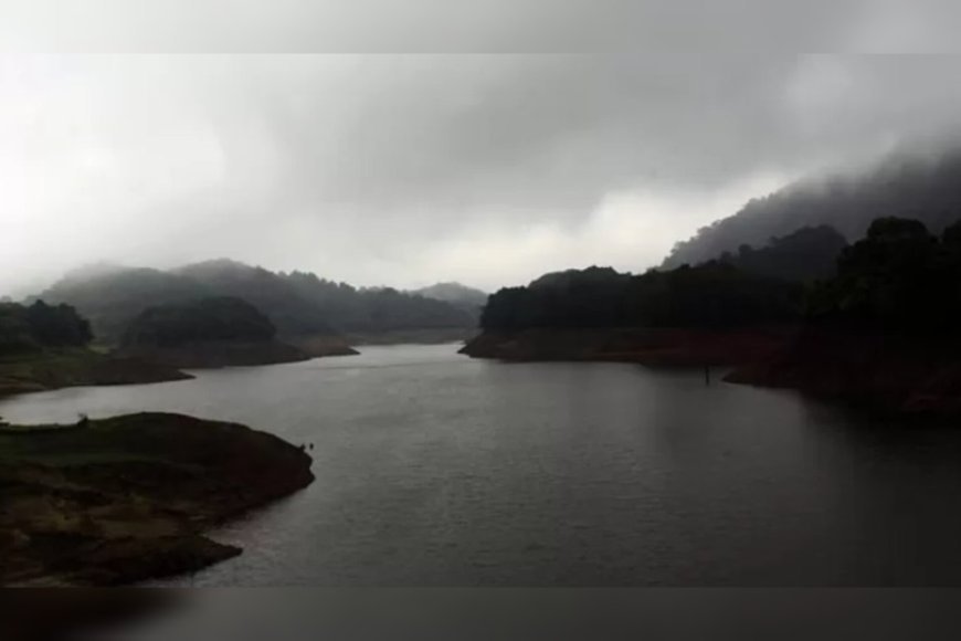 കക്കയം ഡാമിന്റെ ഷട്ടറുകൾ തുറന്നു; കുറ്റ്യാടി പുഴ തീരത്ത് ജാഗ്രത, കോഴിക്കോട് വെള്ളപ്പൊക്കത്തിൽ വ്യാപക നാശനഷ്ടം